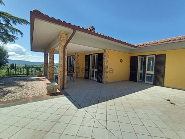 casa indipendente in vendita a San Gemini