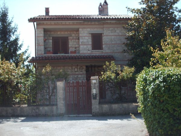 casa indipendente in vendita a San Gemini