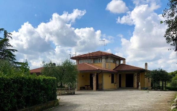 casa indipendente in vendita a San Gemini
