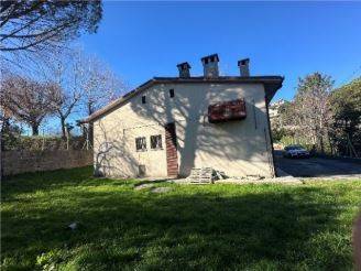 locale commerciale in vendita a San Gemini