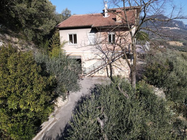 casa indipendente in vendita a San Gemini