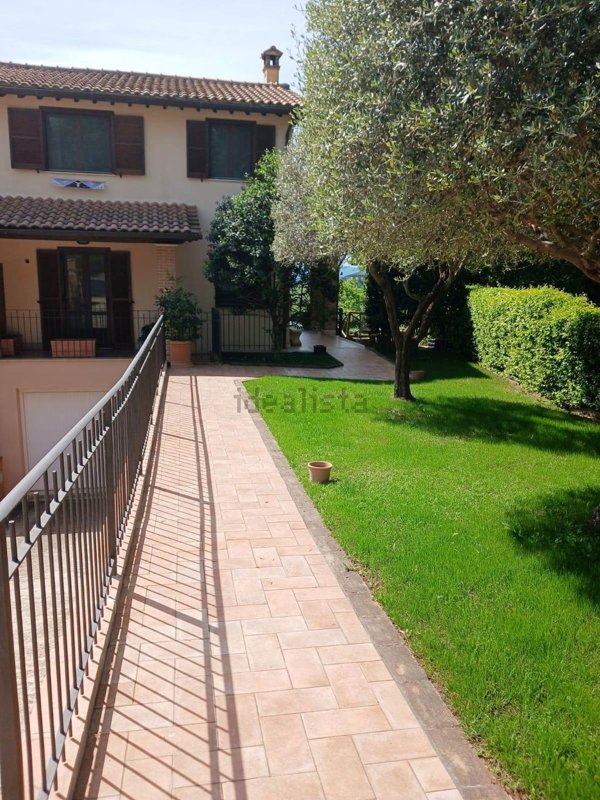 casa indipendente in vendita a San Gemini