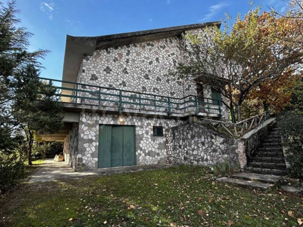 casa indipendente in vendita a San Venanzo