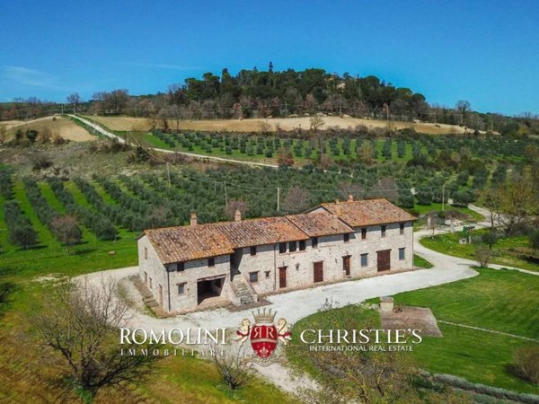 casa indipendente in vendita a San Venanzo
