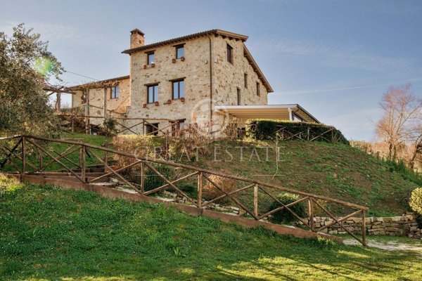 casa indipendente in vendita a San Venanzo