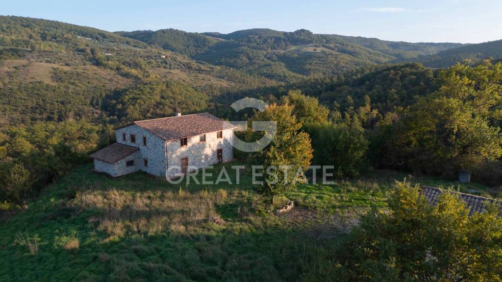 casa indipendente in vendita a San Venanzo