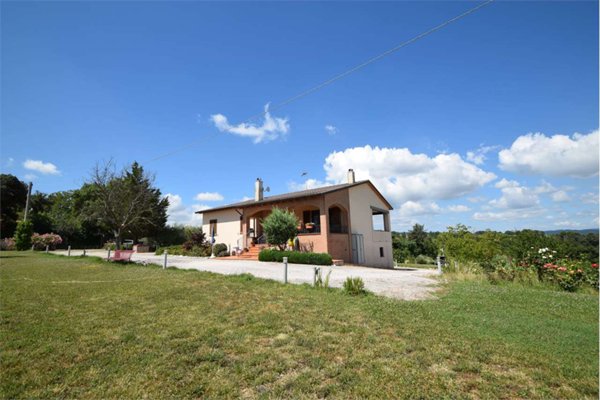 casa indipendente in vendita a San Venanzo in zona Collelungo