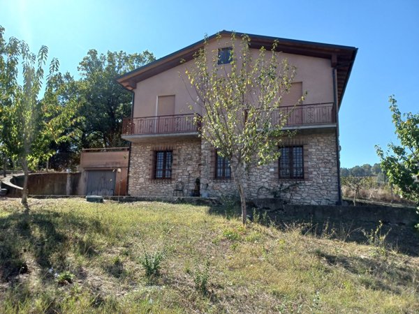 casa indipendente in vendita a San Venanzo