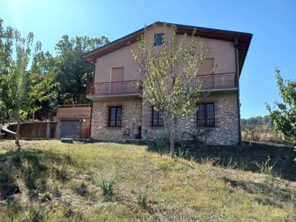 casa indipendente in vendita a San Venanzo