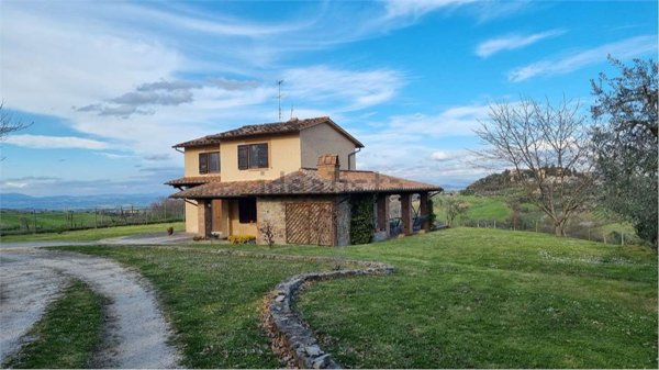 casa indipendente in vendita a San Venanzo