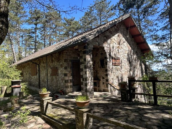 casa indipendente in vendita a San Venanzo