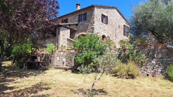 casa indipendente in vendita a San Venanzo