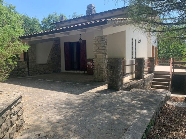 casa indipendente in vendita a San Venanzo