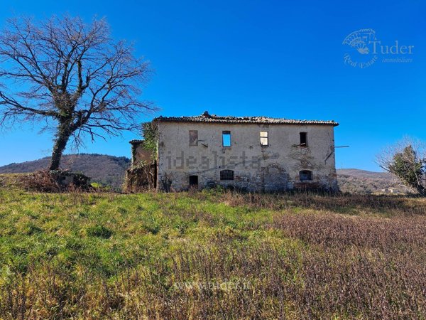 casale in vendita a San Venanzo