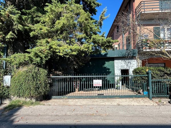 locale commerciale in vendita a San Venanzo in zona Ripalvella