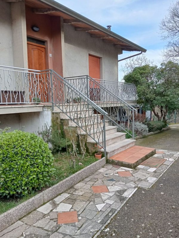 casa indipendente in vendita a San Venanzo