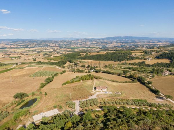 casa indipendente in vendita a San Venanzo