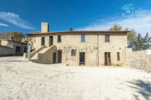 casale in vendita a San Venanzo