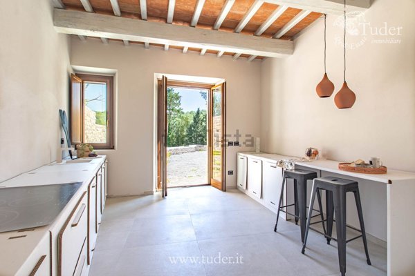 casale in vendita a San Venanzo