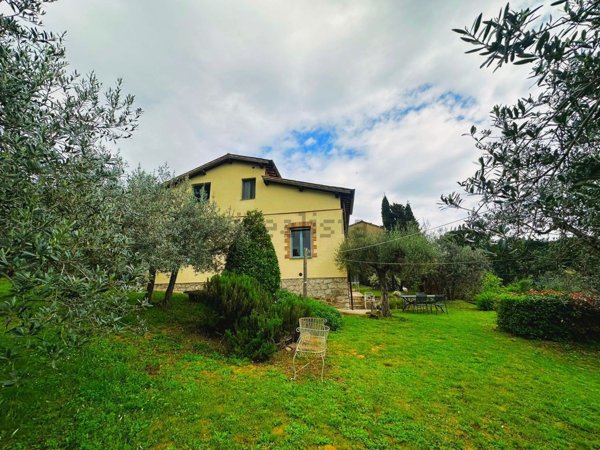 casa indipendente in vendita a San Venanzo