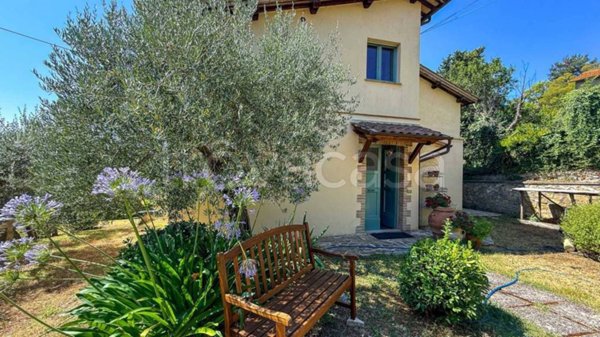 casa indipendente in vendita a San Venanzo