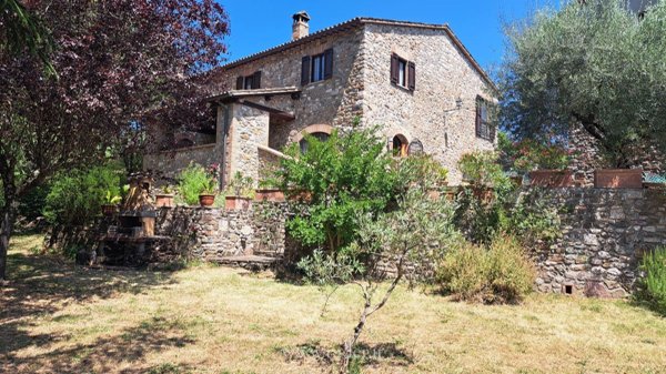casa indipendente in vendita a San Venanzo