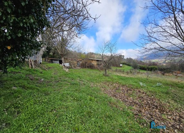 casa indipendente in vendita a Stroncone