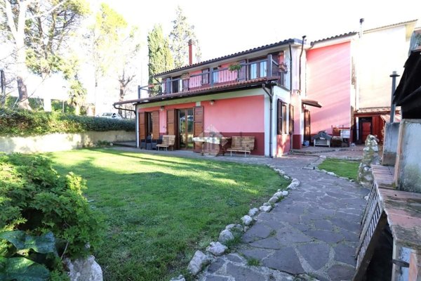 casa indipendente in vendita a Stroncone