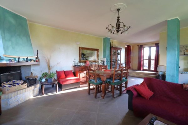 casa indipendente in vendita a Stroncone