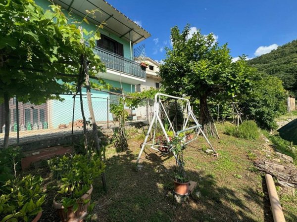 casa indipendente in vendita a Stroncone