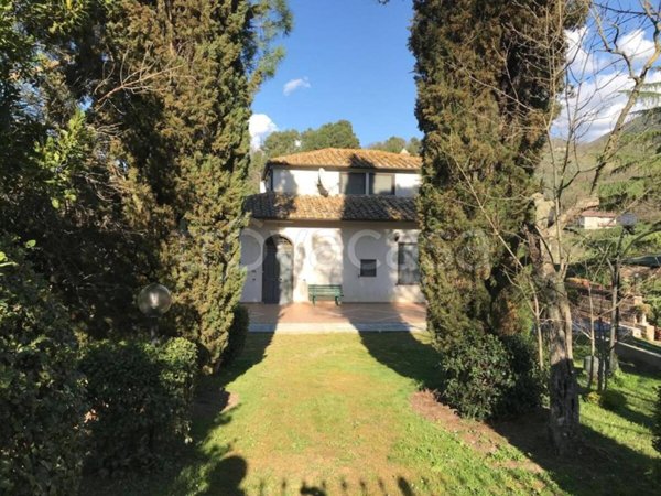 casa indipendente in vendita a Stroncone