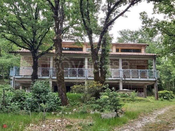 casa indipendente in vendita a Stroncone