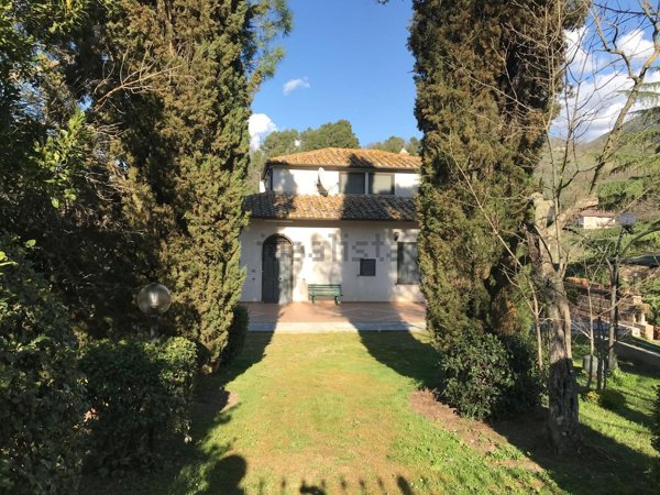 casa indipendente in vendita a Stroncone