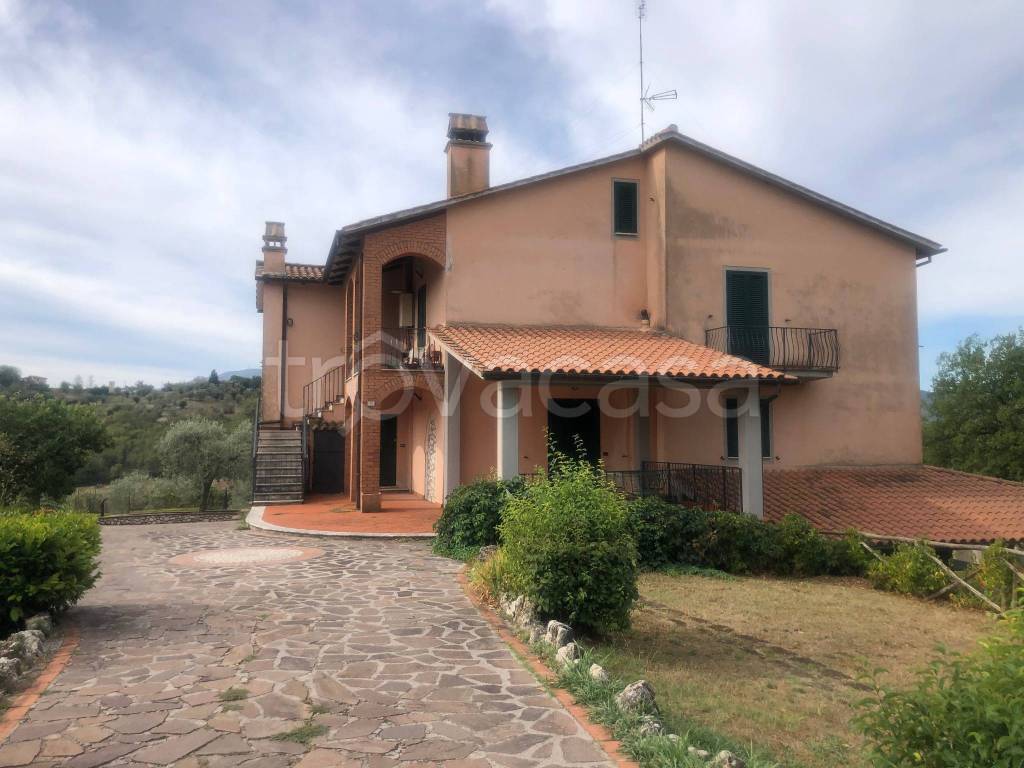 casa indipendente in vendita a Stroncone