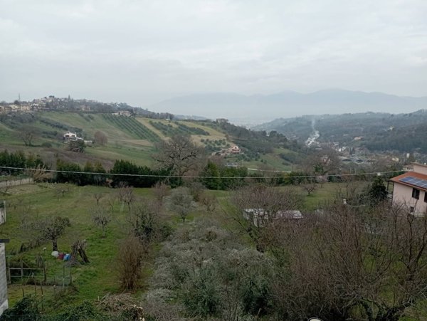 casa indipendente in vendita a Stroncone