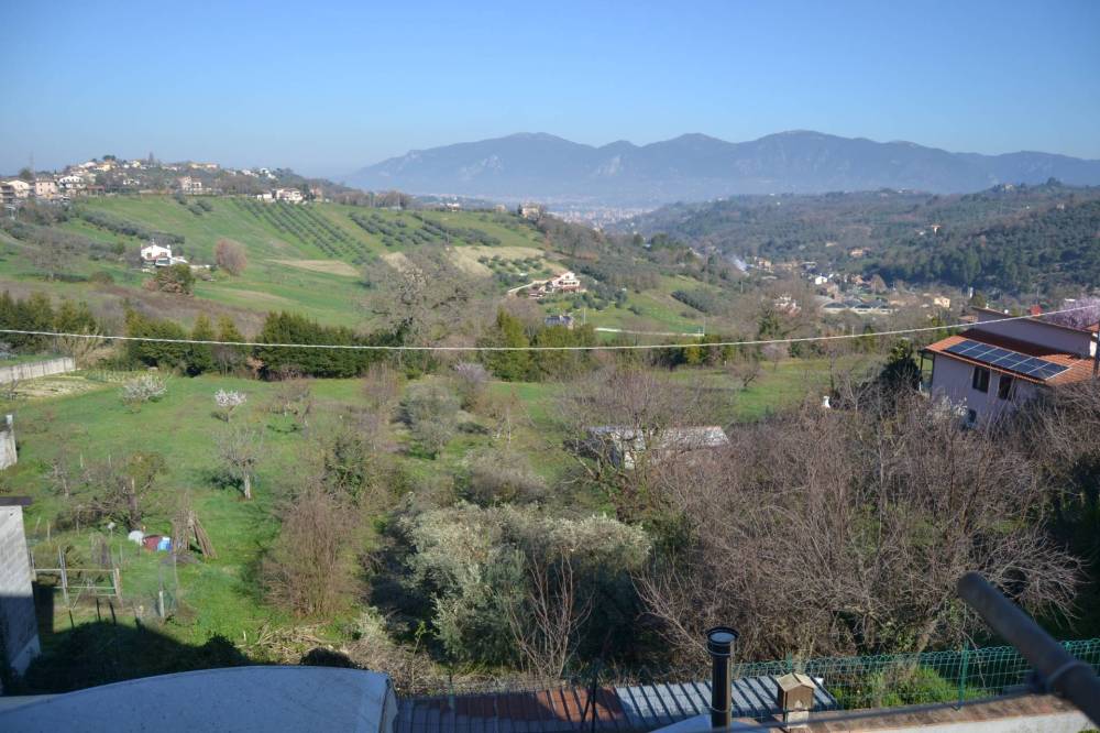 casa indipendente in vendita a Stroncone