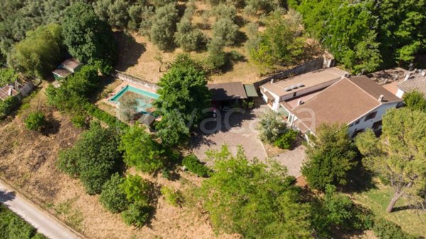 casa indipendente in vendita a Stroncone