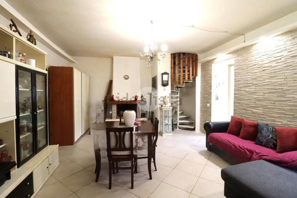appartamento in vendita a Stroncone in zona Finocchieto