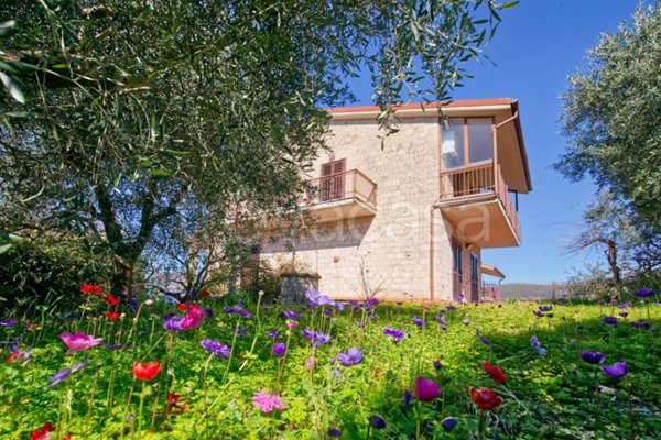 casa indipendente in vendita a Stroncone