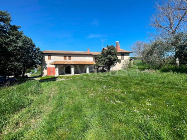 casa indipendente in vendita a Stroncone