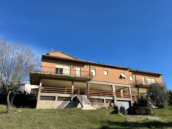 casa indipendente in vendita a Stroncone