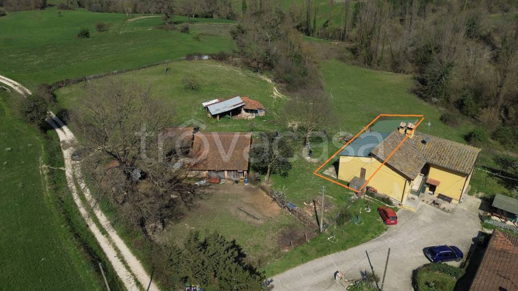 casa indipendente in vendita a Stroncone in zona Vasciano