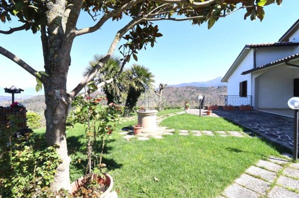 casa indipendente in vendita a Stroncone in zona Vasciano