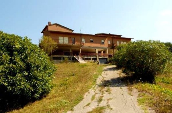casa indipendente in vendita a Stroncone