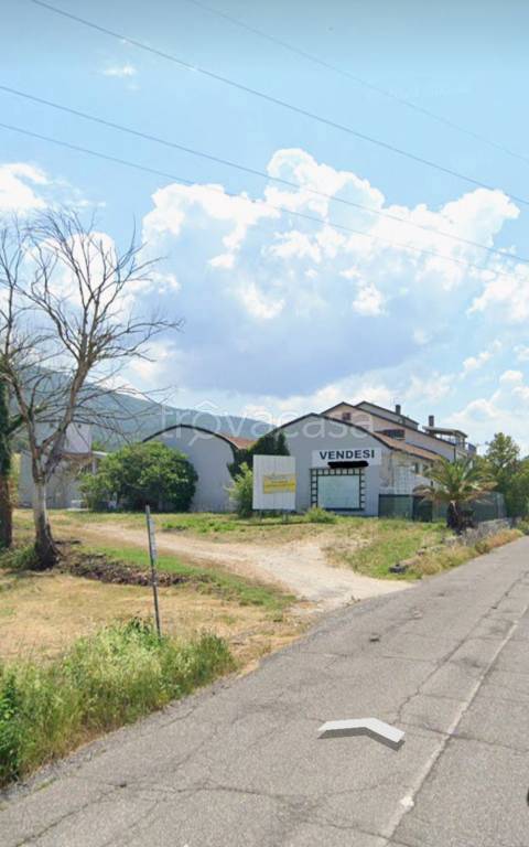 locale commerciale in vendita a Stroncone