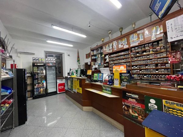 negozio in vendita a Stroncone