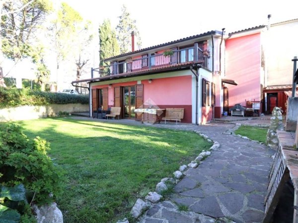 casa indipendente in vendita a Stroncone