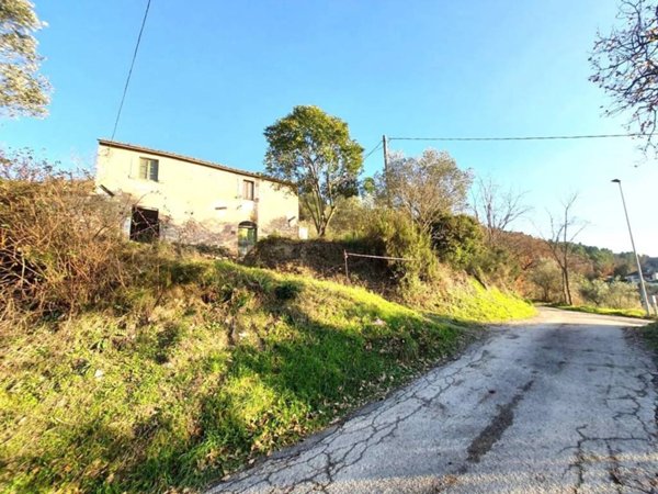 casa indipendente in vendita a Stroncone