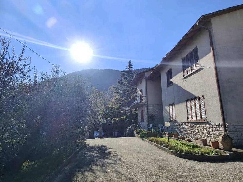 casa indipendente in vendita a Stroncone