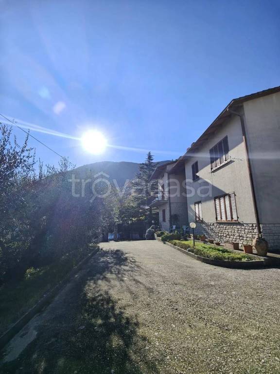 casa indipendente in vendita a Stroncone